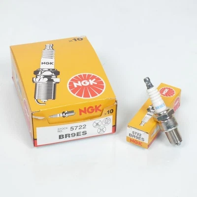 Bougie d'allumage NGK pour Moto Peugeot 50 NK7 2010 à 2013 BR9ES Neuf - Photo 1/2