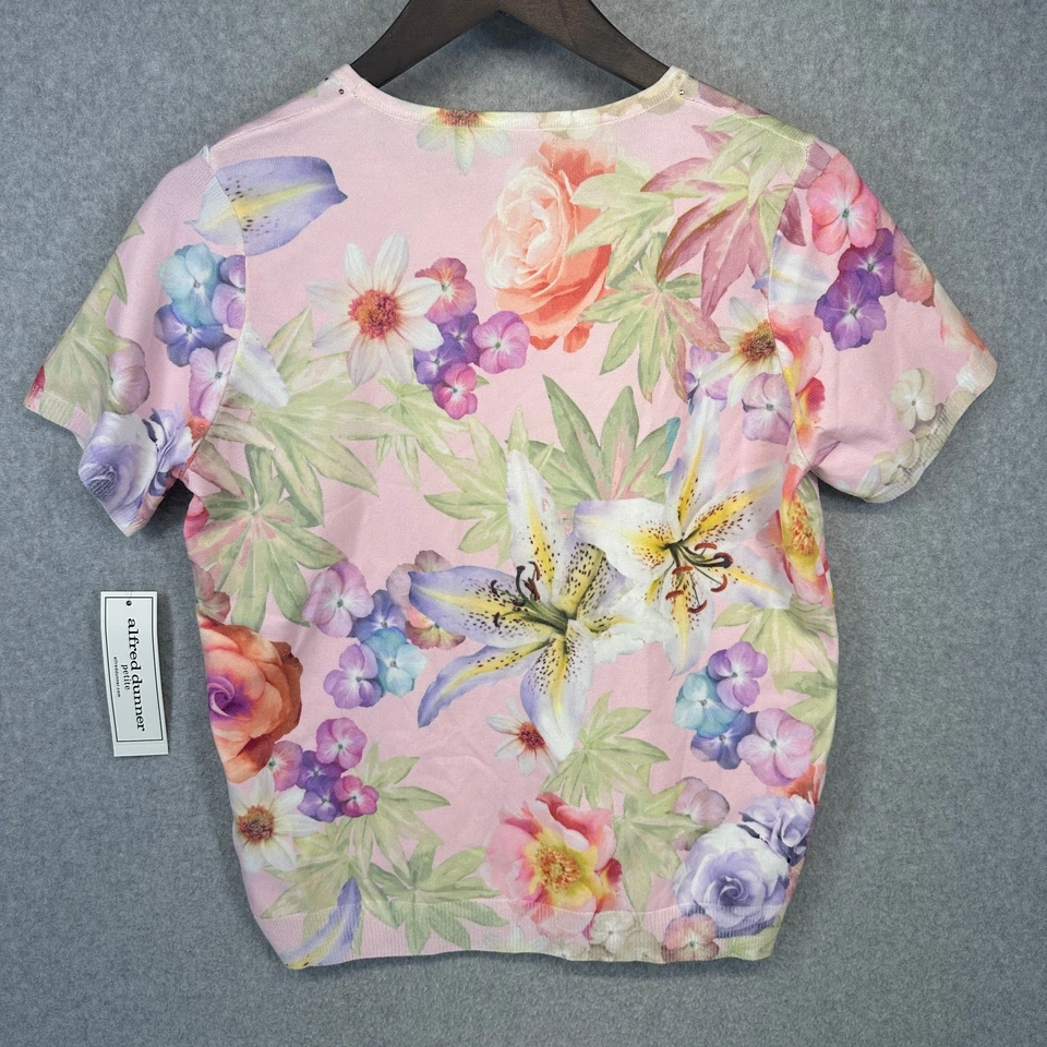 Свитер Alfred Dunner Magnolia Springs PS розовый с цветочным узором с коротким рукавом  - Изображение 2 из 4