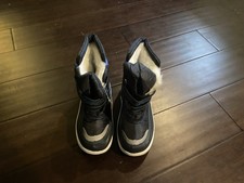 Boys shoes with fuzzy interior Size 1.5