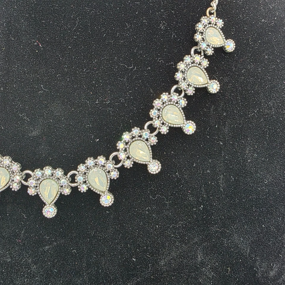 Collar Colgante Mujer Plunder Tono Dorado Blanco Estrás Lágrima 22" Foto 2 de 4