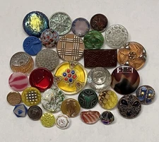 FUN & COLORFUL Vintage Lot of 32 Glass Buttons - 1/2" to 1-1/4" (Z8)