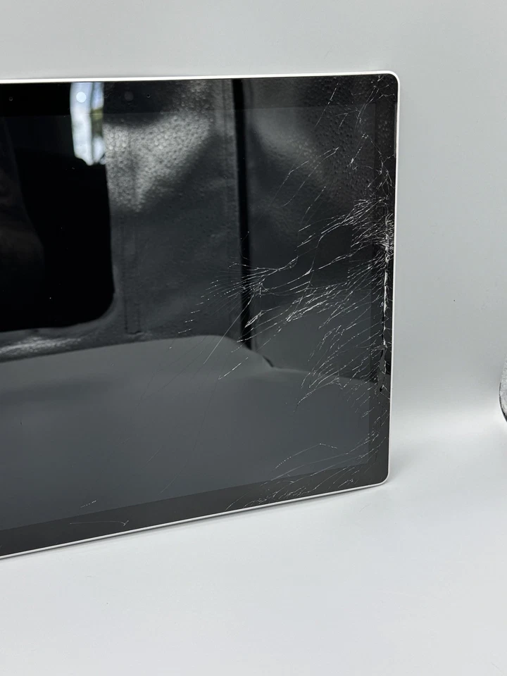 Microsoft Surface Book 3 i5-1035G7 1.20GHz 8GB 256GB 13.5" Cracked screen - Image 3 of 4