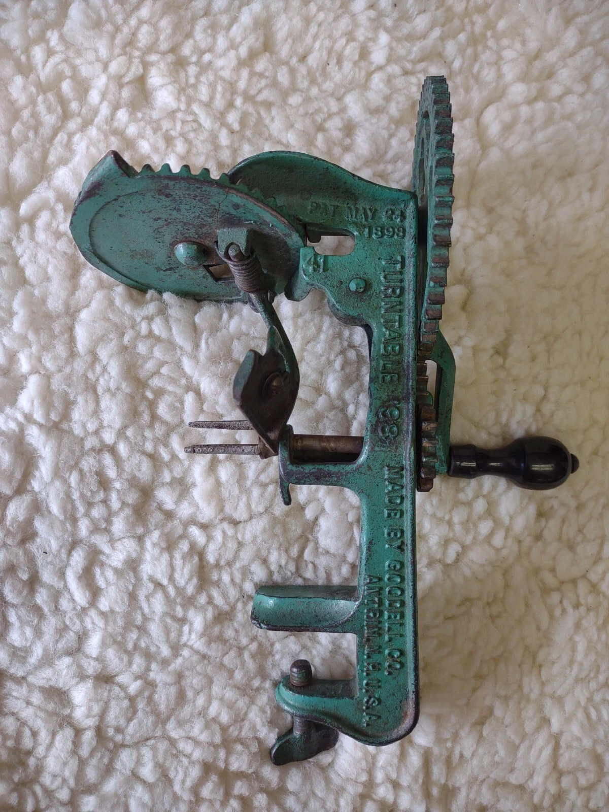 VINTAGE 1898 TURNTABLE 98# GOODELL CAST IRON APPLE FRUIT PARER PEELER