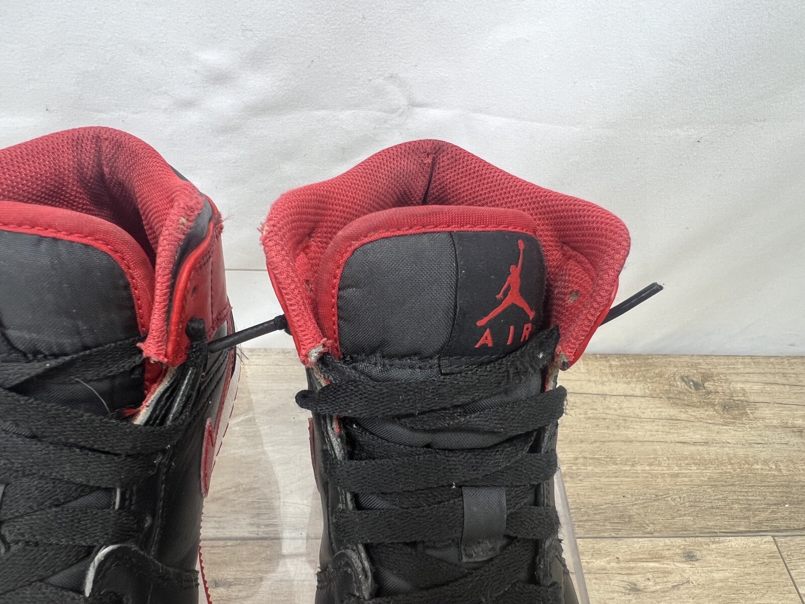 Nike Air Jordan 1 Mid Bred Youth Size 7Y Womens Sz 8.5 Black Red Sneaker Shoes thumbnail 7