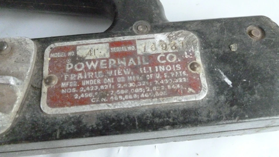 Pistola de clavos eléctrica clavadora de tacos para pisos de madera dura Powernail 41 vintage Foto 3 de 4
