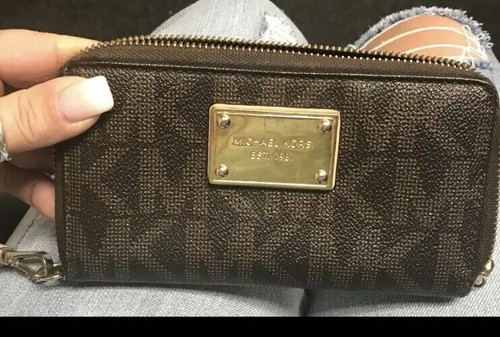 Michael Kors Signature Zip Around Wallet Wristlet - Picture 6 of 7