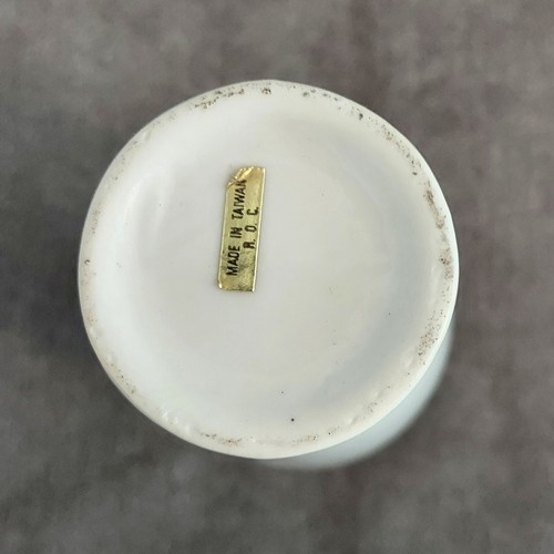 Vintage Shamu Sea World Vase White Orca Whale Theme Park Tiawan - Picture 9 of 9