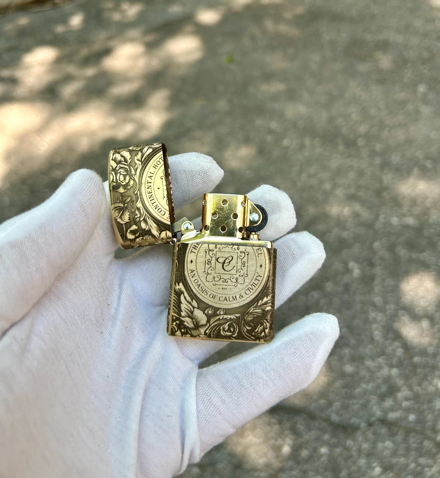 Encendedor John Wick The Continental Custom Zippo | Armadura de latón Zippo | Hecho en EE. UU. Foto 2 de 4