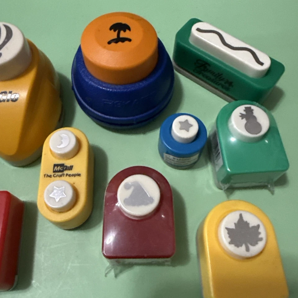 Lote (10) Perforadora de Papel Varias Marcas Álbum de Recortes Artesanía Varios Tamaños y Tema Foto 3 de 4