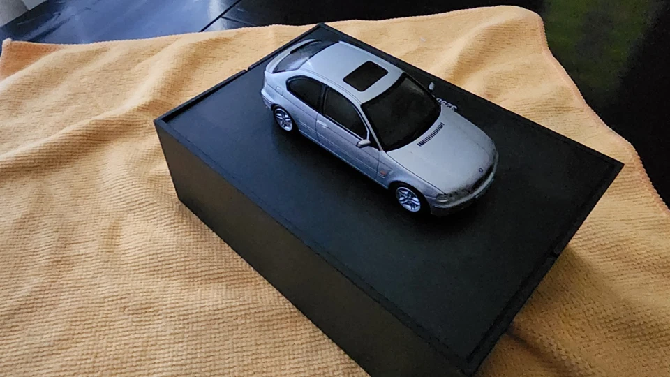 1:43 Minichamps BMW Serie 3 325 Ti Compacto (E46) 2000 Caja de concesionario Foto 2 de 4