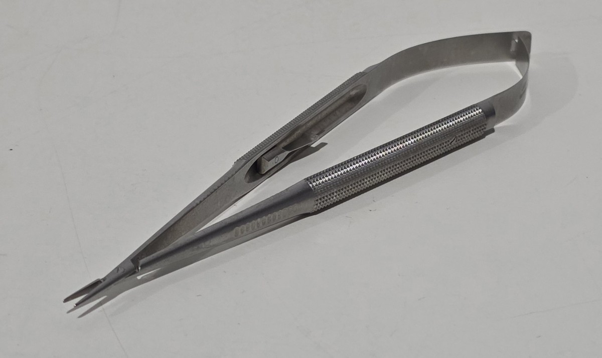 V.Mueller CH8210 Delicate Touch Jacobsen Needle Holder with Lock