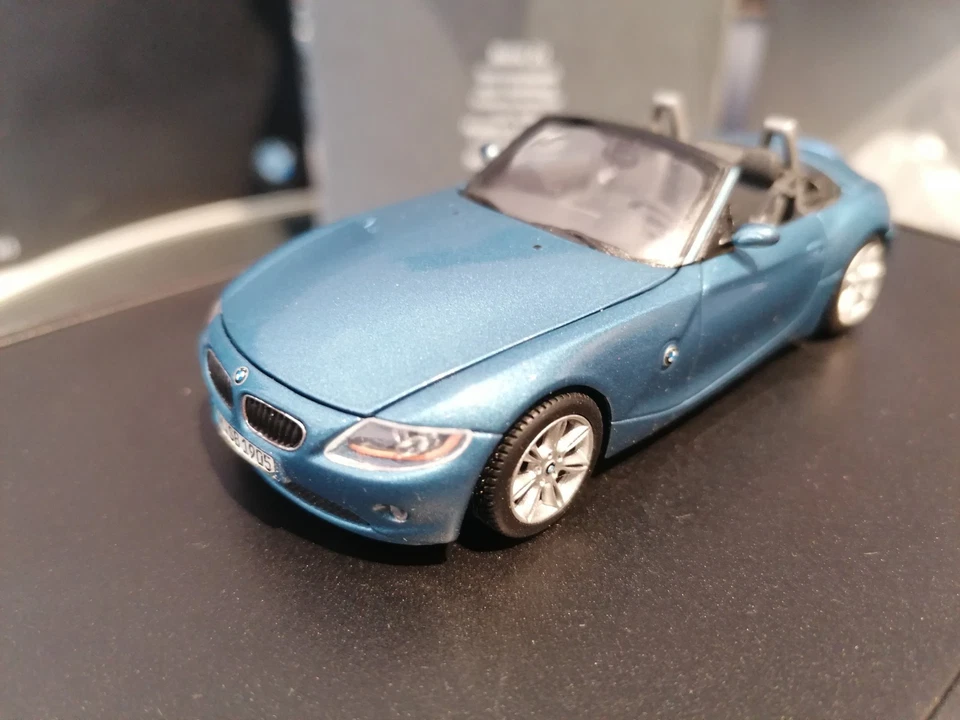 Minichamps 1/43 BMW Z4 Light blue metallic MINT with Box dealer edition - Immagine 3 di 4
