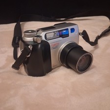 Working Olympus Camedia C-2020 Z 2.1 MP Digital Camera No Card 