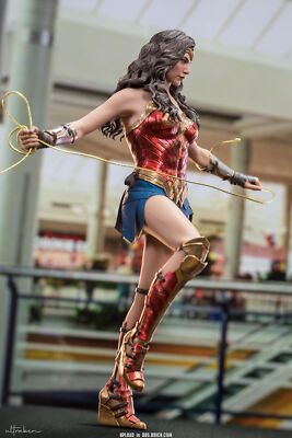 Figurine Hot Toys Wonder Woman 1984 - 1/6 MMS584 - 30,5 Cm, Neuve
