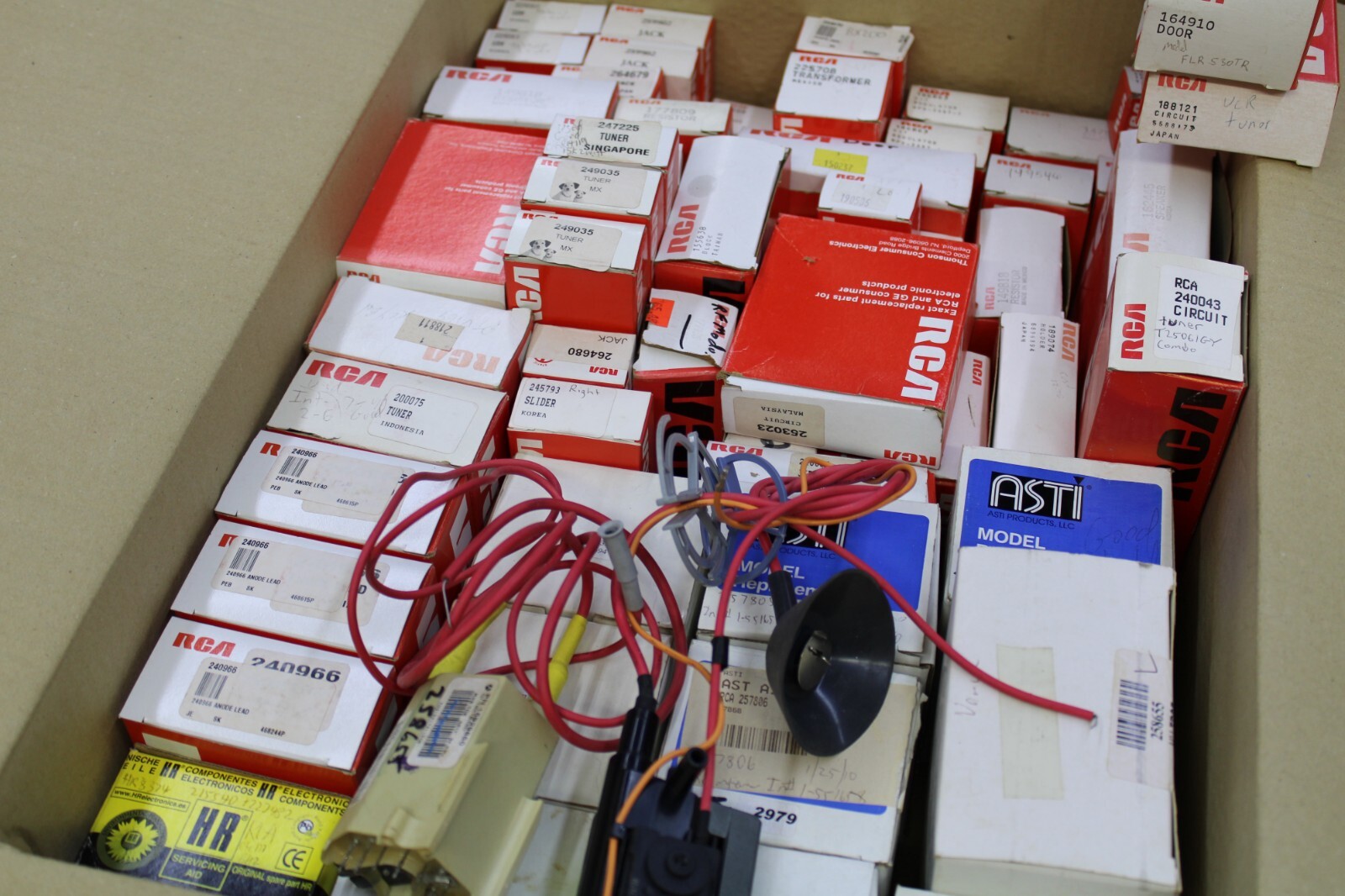 40+ LOT RCA TV VCR REPAIR SERVICE PARTS FLYBACK TUNER JACKS HV BLOCK