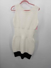 Pre-Owned Chanel White Size 44 Short Sleeveless Dress