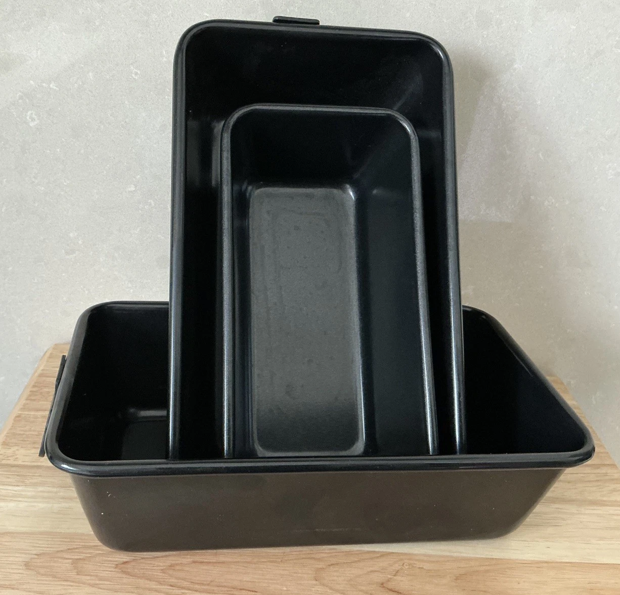 THREE Heavy Gauge Bread Loaf Tins - Non-Stick. Perfect for Home Baking New
Opens in a new window or