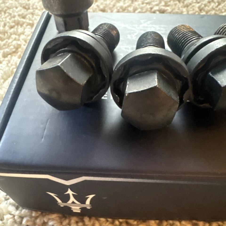 2014-2024 MASERATI QUATTROPORTE RUEDA PERNO TUERCA BLOQUEO JUEGO NEGRO OEM Foto 2 de 4