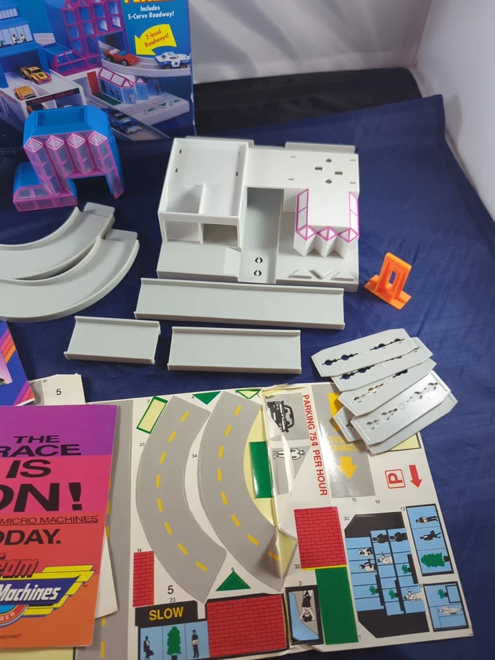 Micro Machines Hiways & Byways City Plaza Playset 1991 Galoob Toys Complete - Image 4 of 4