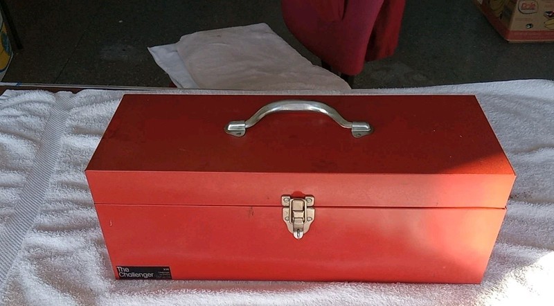 Vintage Challenger X19 Disston Red Metal Toolbox 19x7.5x 7 Little Rust/No Dings 