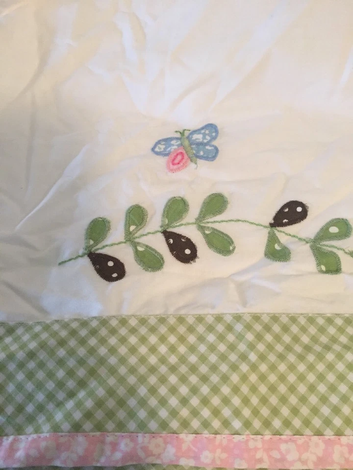 Falda de cuna Pottery Barn Kids Hayley mariposas verde guinga rosa flores en muy buen estado Foto 2 de 3
