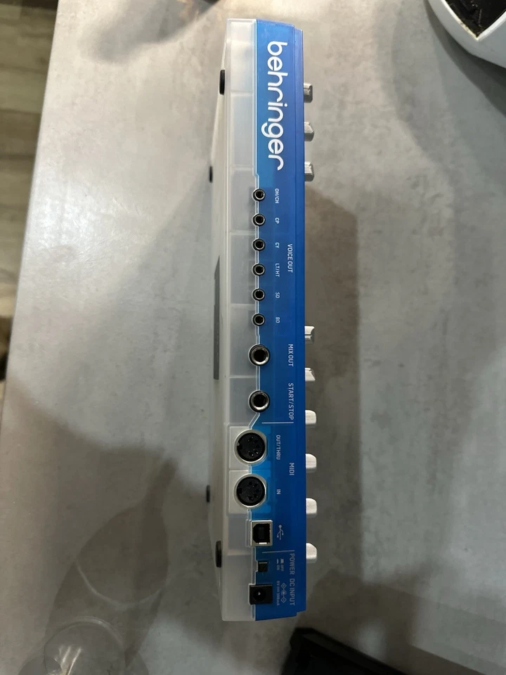 Behringer RD-6 Analoge Drum Machine Drumcomputer Sequenzer Synthesizer Groovebox - Bild 3 von 4