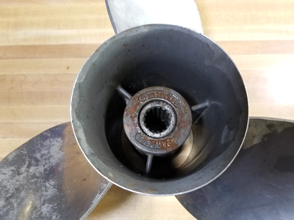 Quicksilver Mirage RH Stainless Steel Prop 14.75x23 Pitch 15 Spline 48-13704-23 - Image 3 of 4