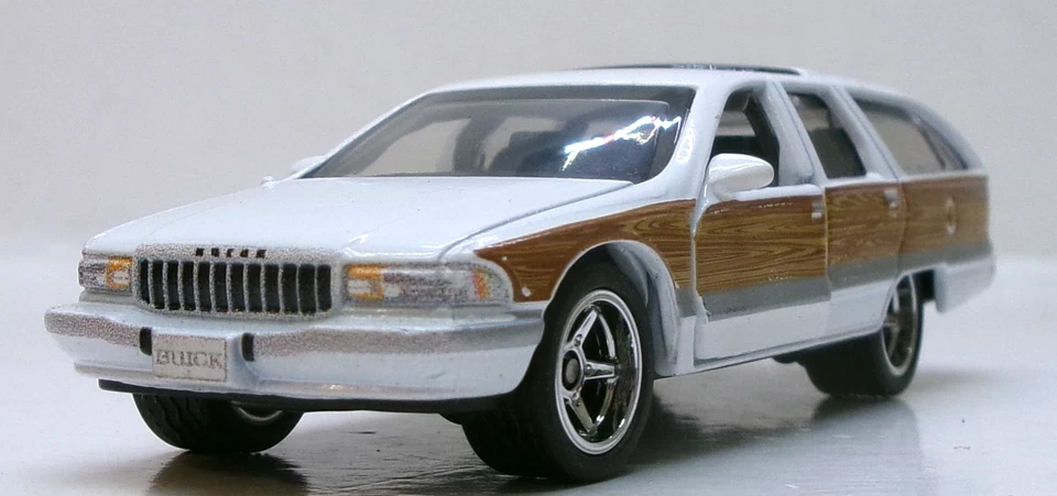 LOOSE 2023 MATCHBOX MOVING PARTS 1992 BUICK ROADMASTER WHEEL SWAP REAL RIDERS - Image 2 of 4