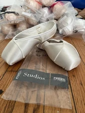 Brand new!  Freed Studio Pro Ballet WHITE  Pointe Shoes Size 4.5 E