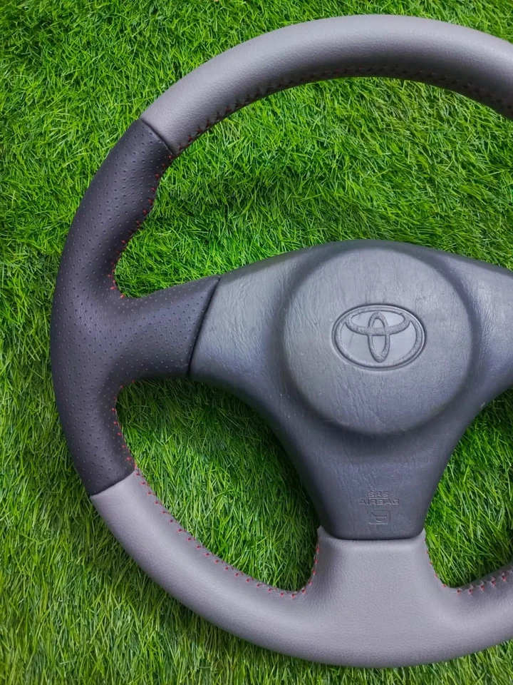 Volante Toyota Supra MK4 JZA80 BZ Touring, AE111 GT puntada blanca OEM Foto 2 de 4