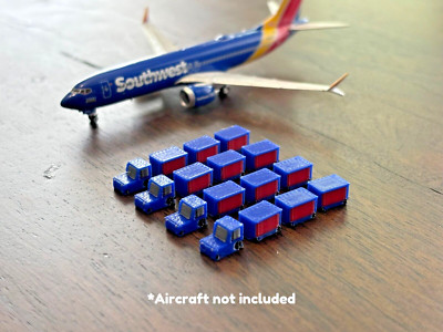 1:400 Model Airport Accessories - 16 Piece Baggage Cart & Tug Set (Blue / Red)