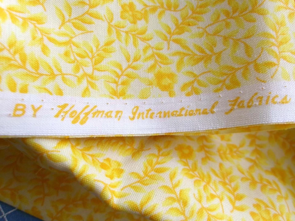 2yd Vintage Hoffman Quilt Fabric Cotton PETIT FLEURS Bright Yellow Floral Flower - Image 3 of 4