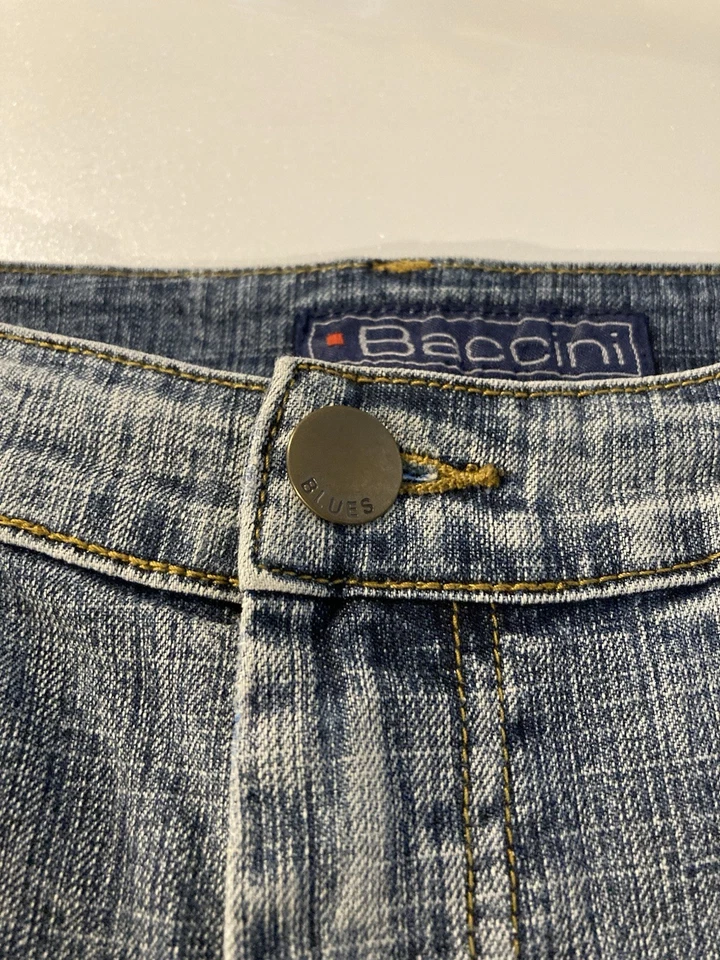 Pantalones de mezclilla capri para mujer Baccini flores bordadas con puños, talla 10 pequeños Foto 4 de 4