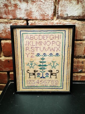 VINTAGE 1931 ALPHABET SAMPLER IN MODERNEREM RAHMEN. 