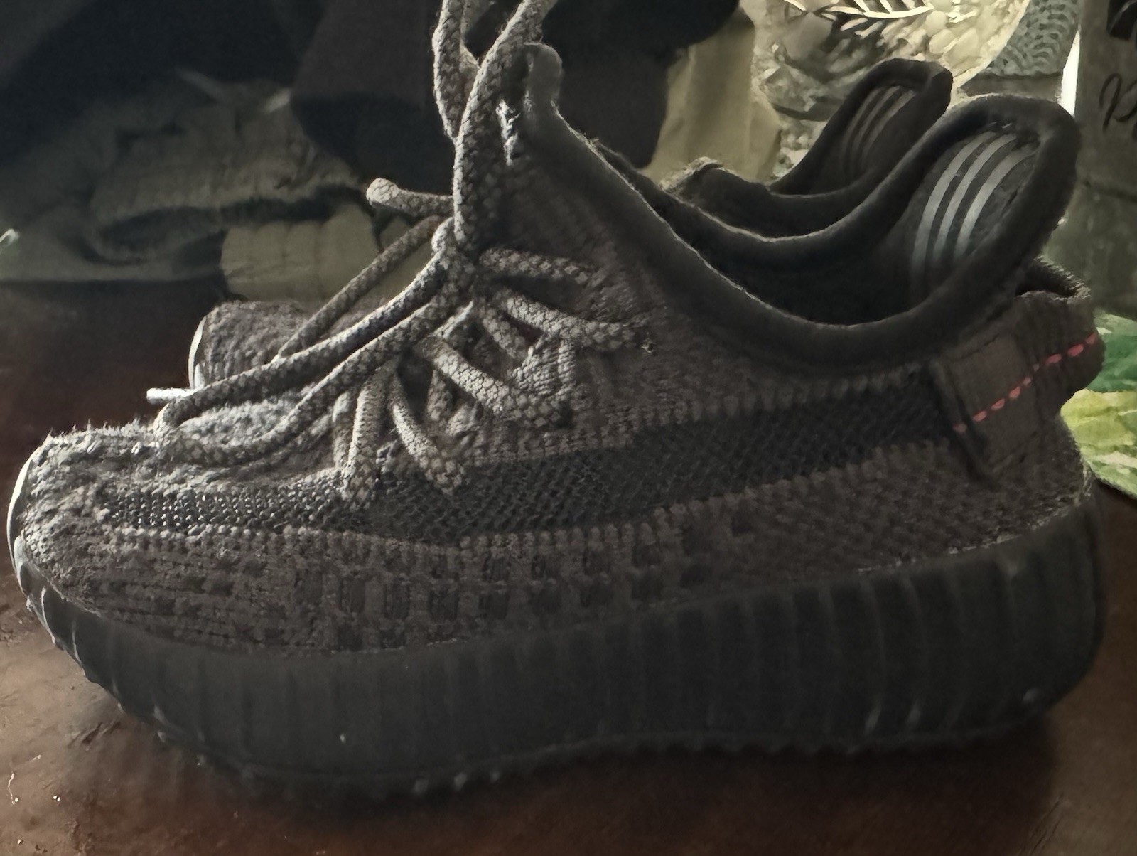 Yeezy Boost 350 V2 Infant Black/Red 9K HP6587 Toddler thumbnail 2