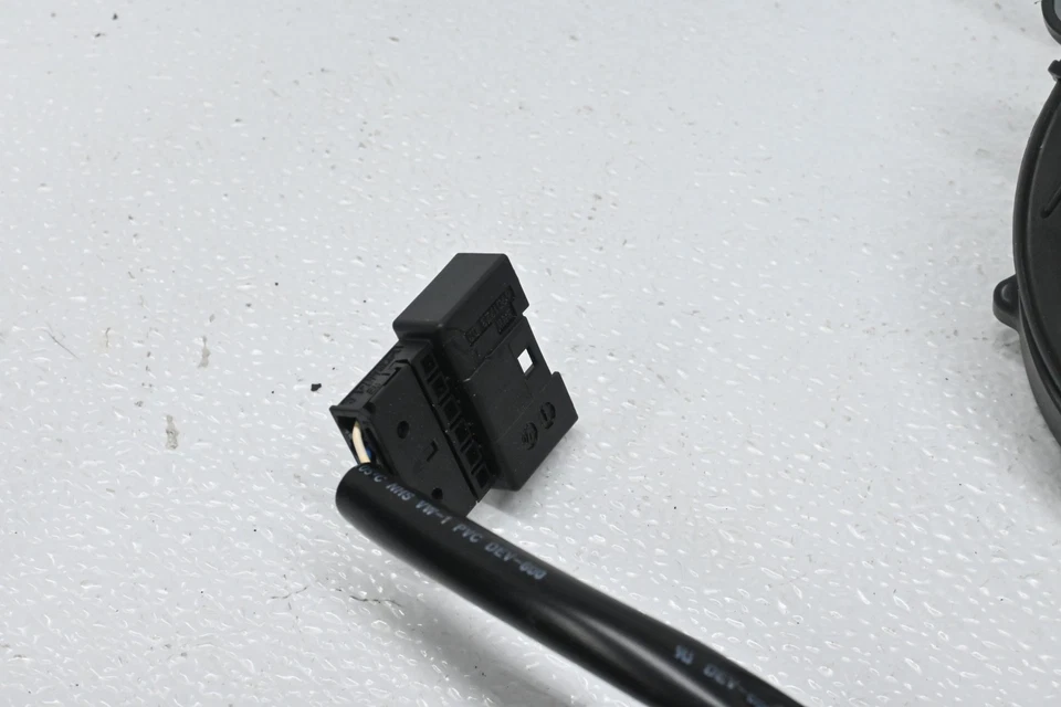 Rear Seat Climate Controlled Fan Power Unit OEM BMW F02 F01 750i 740i 2009-15 - Image 2 of 4