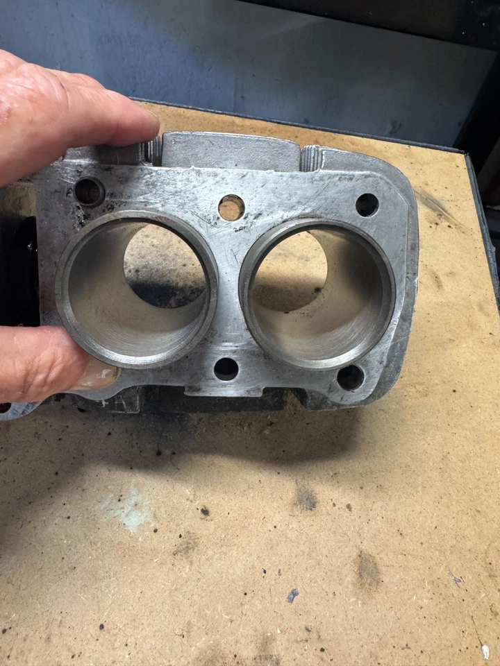 Honda SS 125a doble cilindro y pistones Foto 3 de 4