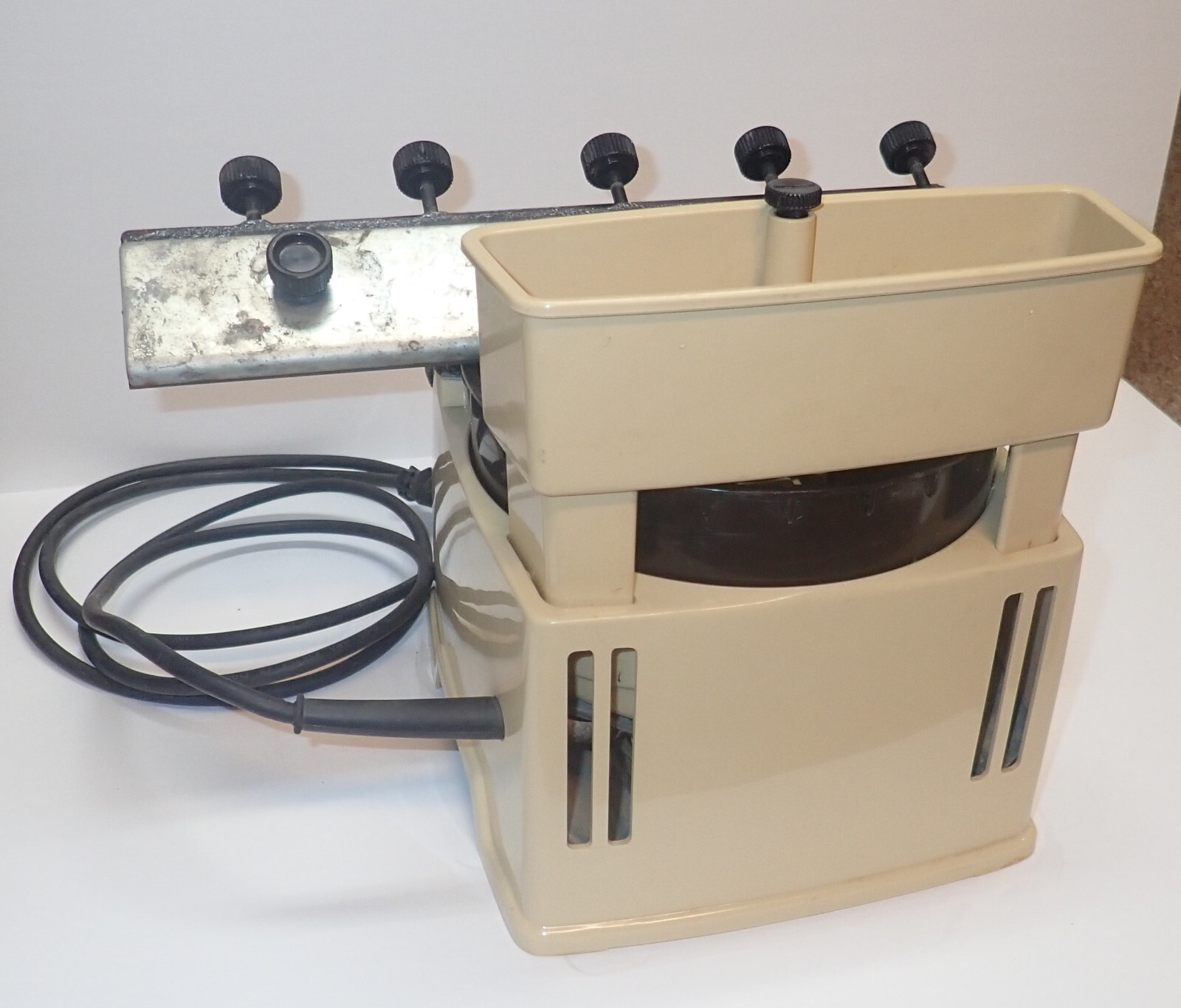 Makita 98202 Electric Blade Sharpener Tabletop Knife with Grinding