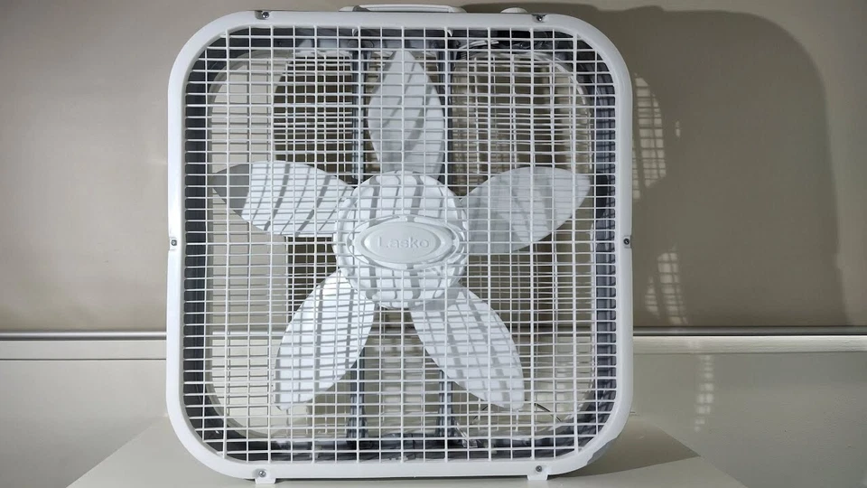 Nuevo En Caja 2023 Nuevo Ventilador de Caja Lasko Cool Colors 20" con 3 Velocidades, B20200, Blanco Foto 3 de 4