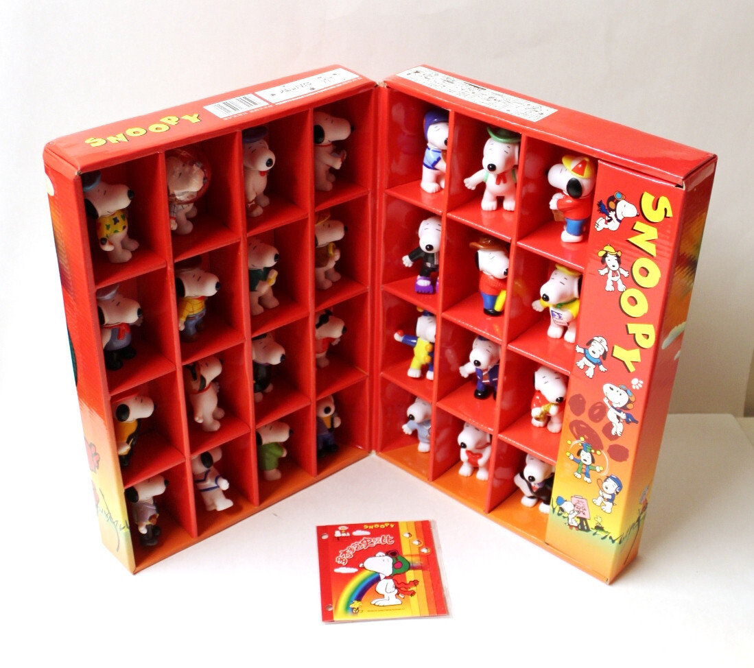 Peanuts Many Lives of Snoopy 28 Figure Set with Display Box | eBay
