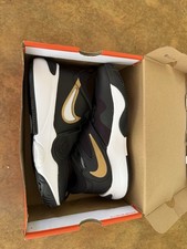 Nike Team Hustle D 11 GS Boys' Basketball Shoes Black/Gold/White Size 6Y