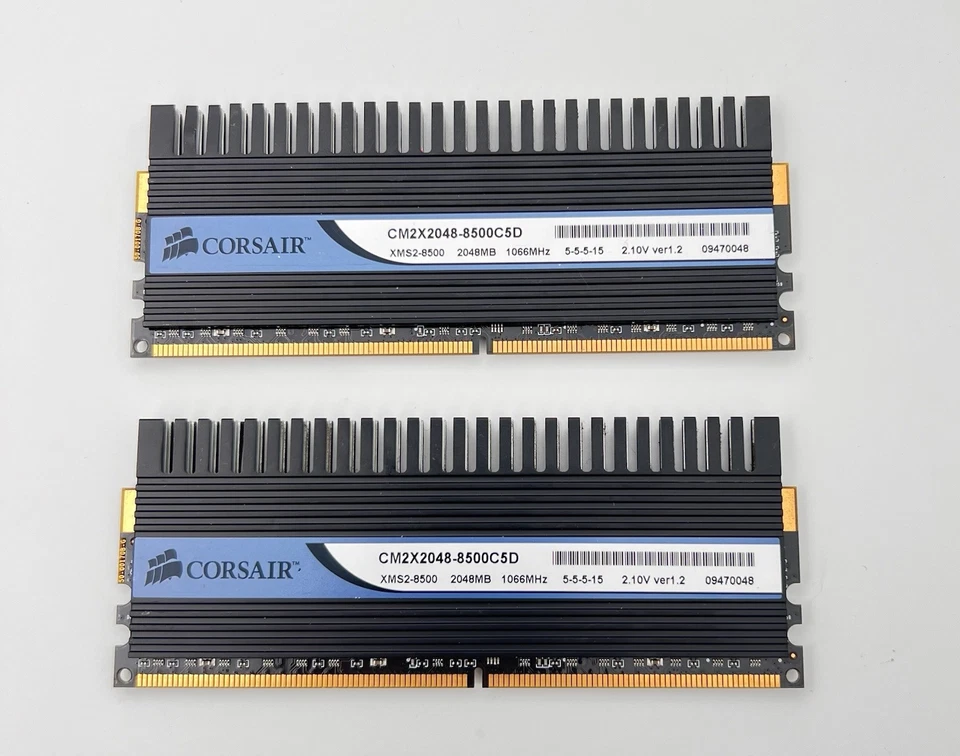 Corsair XMS2 Dominator UDIMM 4GB Kit, 2x 2GB, DDR2-1066, CL5, (CM2X2048-8500C5D) - Bild 2 von 2