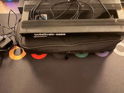 Pedaltrain Nano. Pre Wired, Wall wart, Riser feet, 3M dual lock & soft case