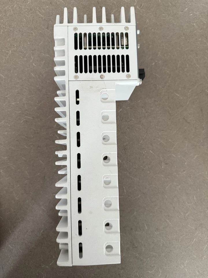 Controlador CompactRIO usado National Instruments NI CRIO-9045 - Imagem 2 de 4