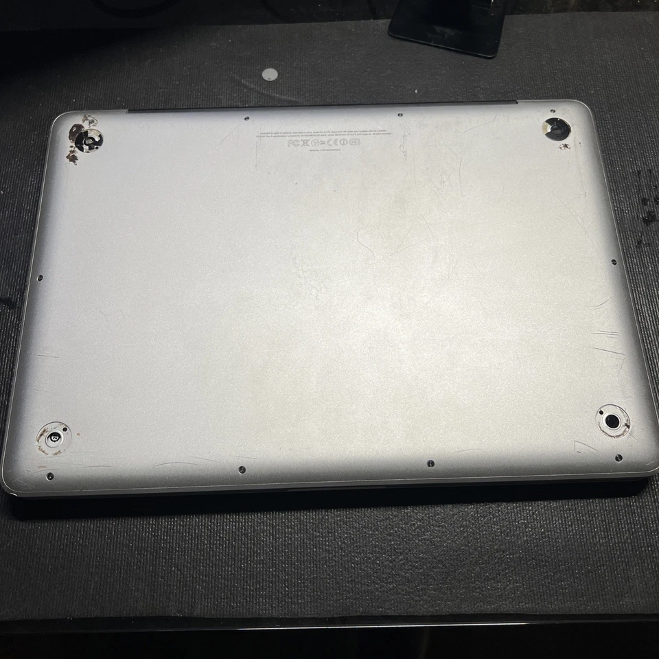 Macbook Pro 13" (early 2011) Bundle with Magsafe charger - No OS - Image 3 of 4