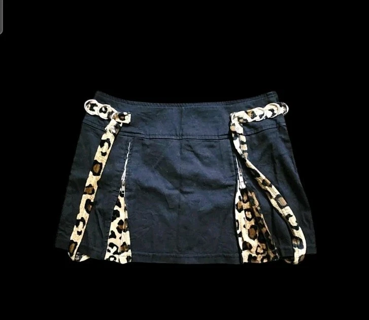 vintage lip service skirt size medium
Opens in a new window or tab