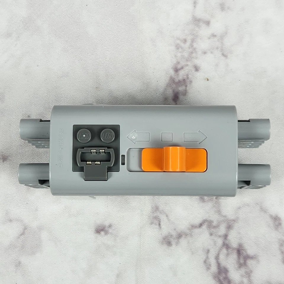 LEGO Power Functions: Battery Box 8881 - 2006 - Read Description  - Image 3 of 4