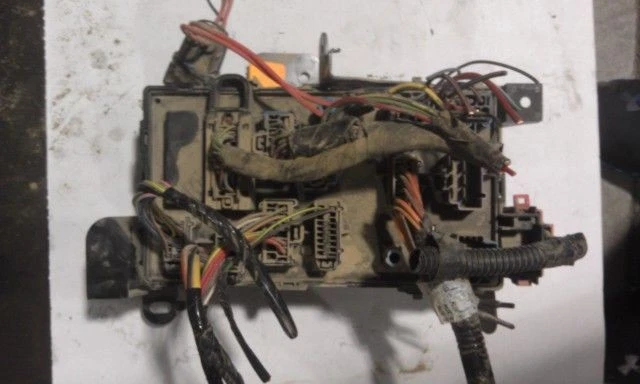 07 FORD F250 SUPER DUTY CAIXA DE FUSÍVEIS 9051 - Imagem 2 de 4