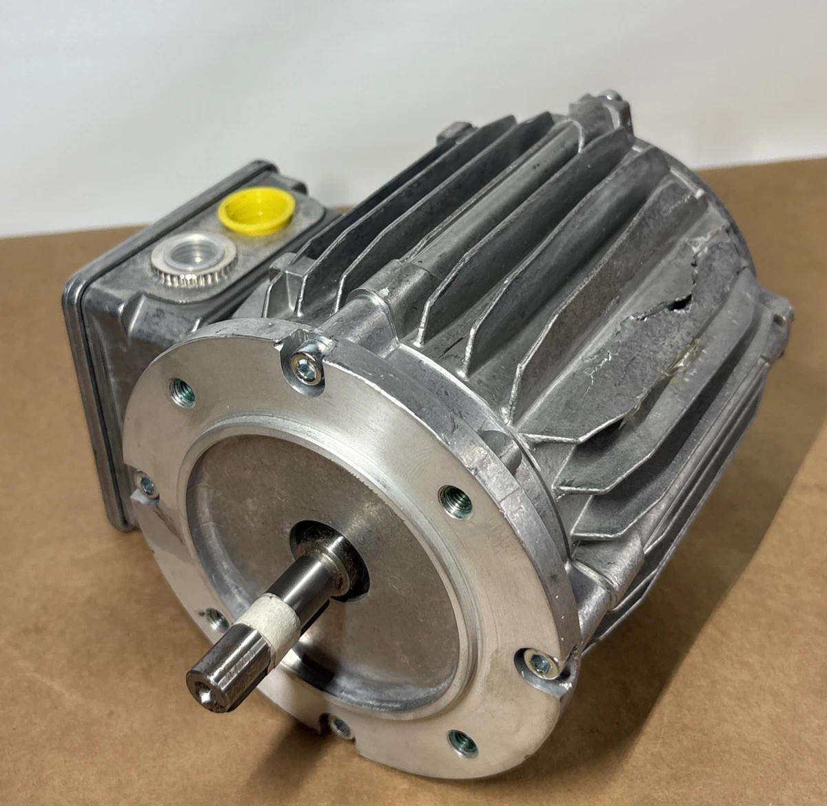 Motor eléctrico trifásico EMOD OLREL 63L/4T 0.11kW, 400V IP55, N/P 8675192 foto 2