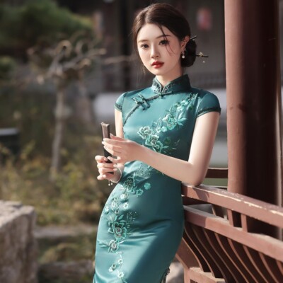 Elegant Chinese Green Qipao/Cheongsam Dress – Satin Floral Embroidered Slim  Fit UK